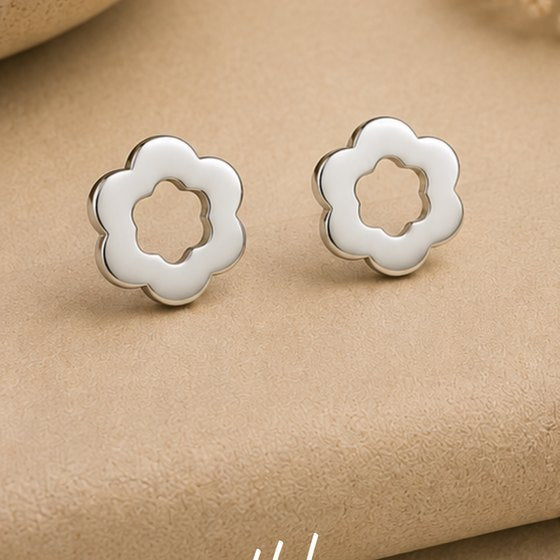 Silver Scalloped Flower Stud Earrings